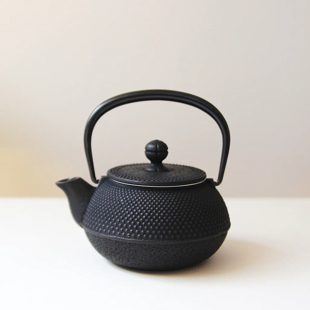 Iwachu Cast Iron Teapot - 0,3 L - Image 3
