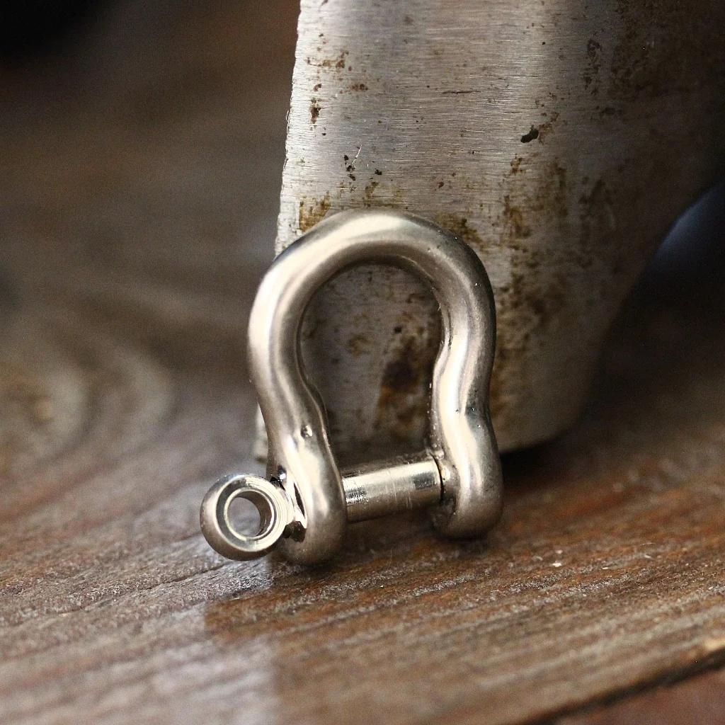 Shackle Joints Matte Silver